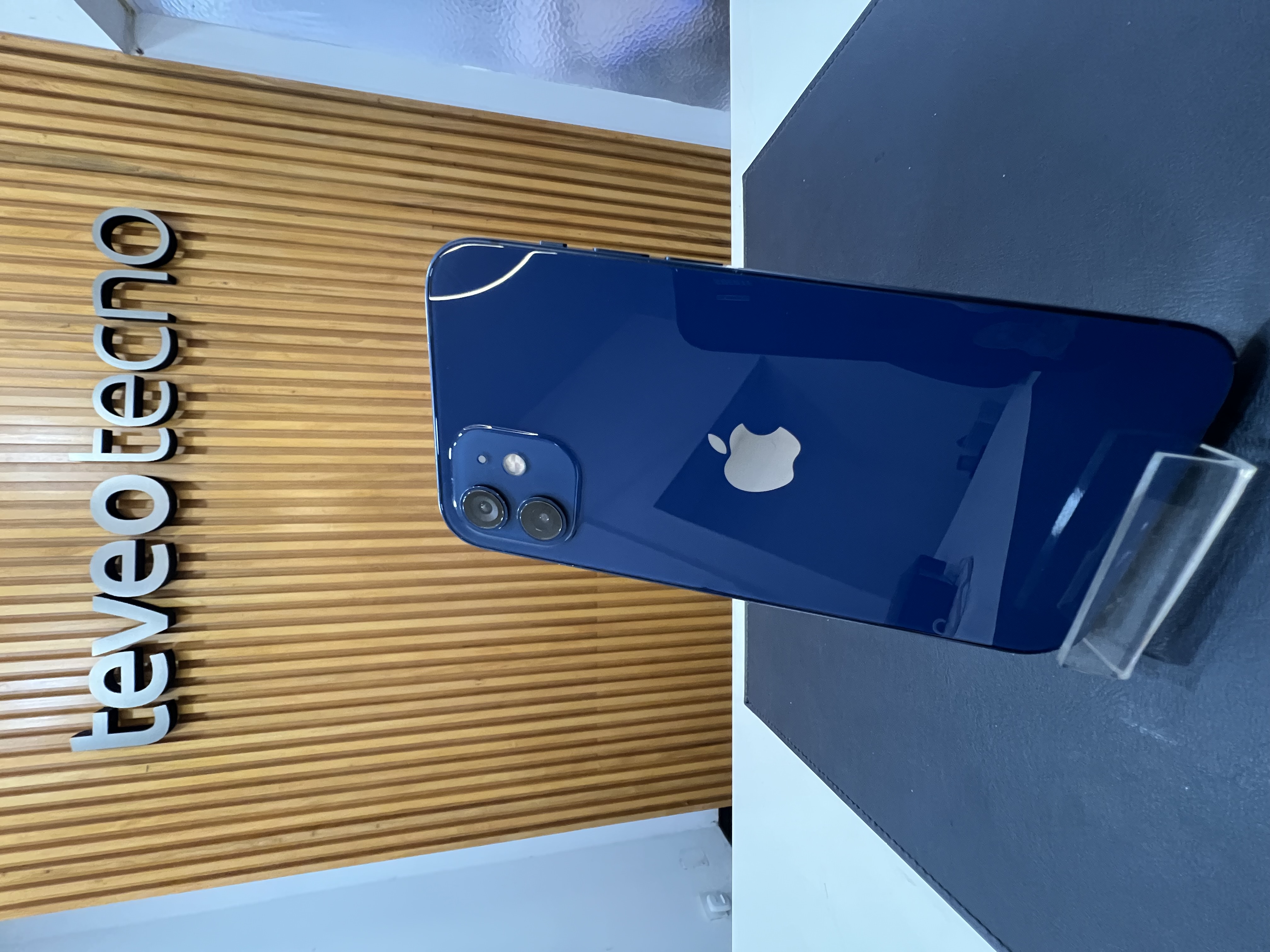 iPhone 12, unidad vendida usada como referencia